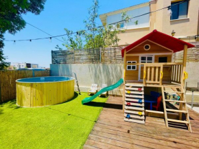 השקד KIDS POOL GARDEN